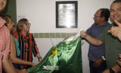 A EMEF Des. Braz Baracuhy foi inaugurada nesta segunda-feira (25).