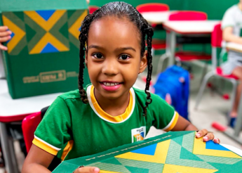 Prefeitura de Pilões-PB Entrega Kit Escolar para Alunos da Rede Municipal